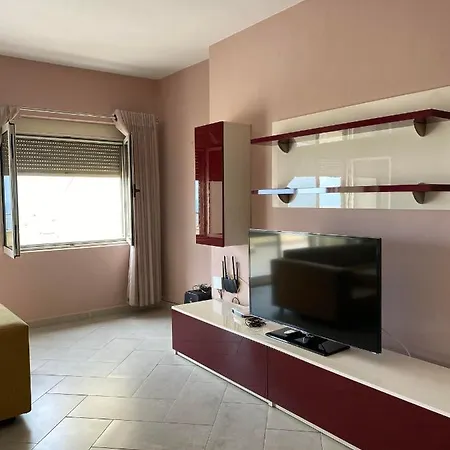 דירה Penthouse Near The Beach,