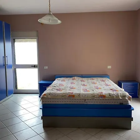דירה Penthouse Near The Beach, *