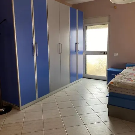 דירה Penthouse Near The Beach,