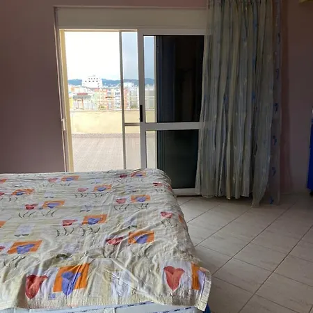 דירה Penthouse Near The Beach,