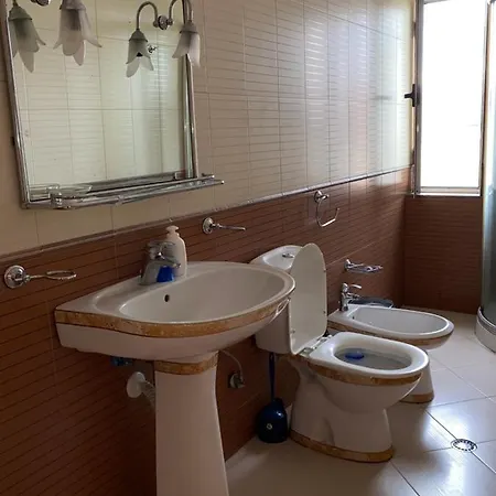דירה Penthouse Near The Beach,